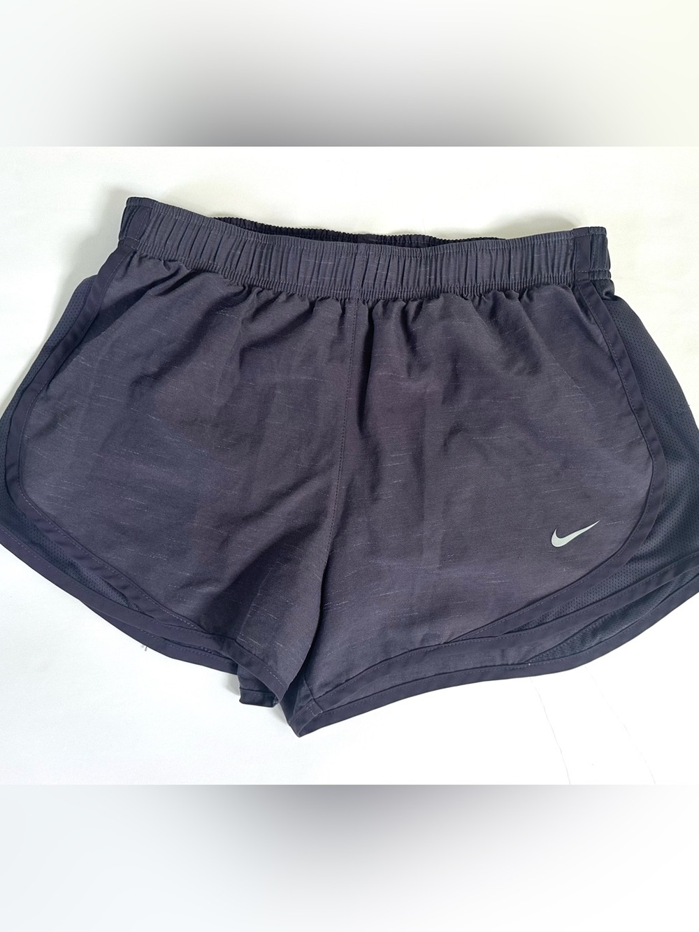 Nike Women's Tempo Dri-Fit Shorts Medium Purple/Gray Lightweight Mid-Rise GUC